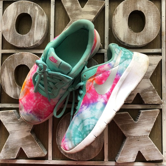 nike tanjun tie dye women's